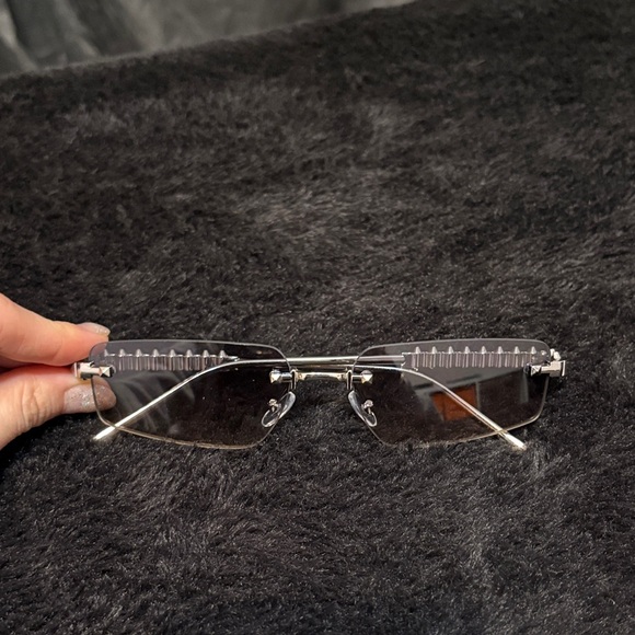 Stylish Silver Rimless Sunglasses - Picture 1 of 5